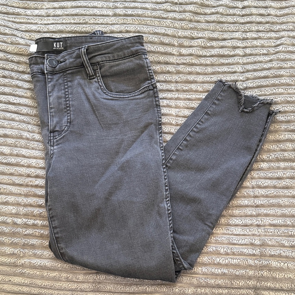 Kut from the Kloth Donna Fab Ab Ankle Skinny Jeans with Frayed Hem